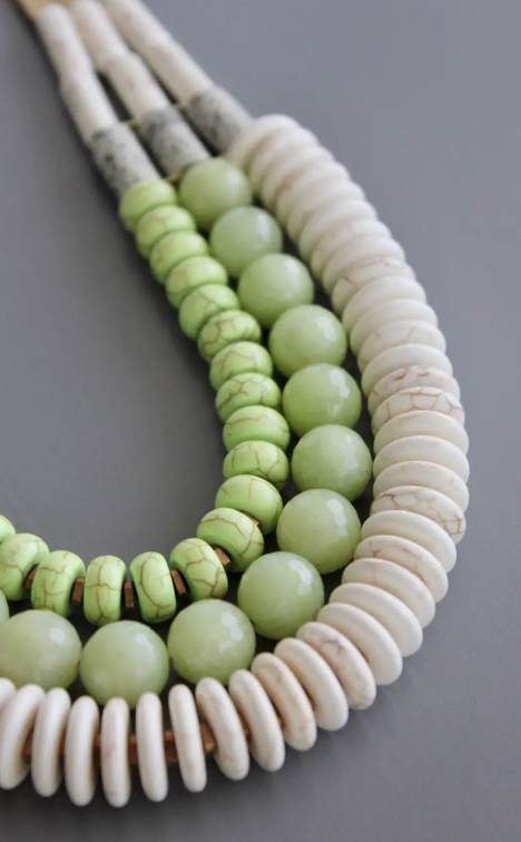 BKN120 Triple strand necklace w/ lime green and white beads