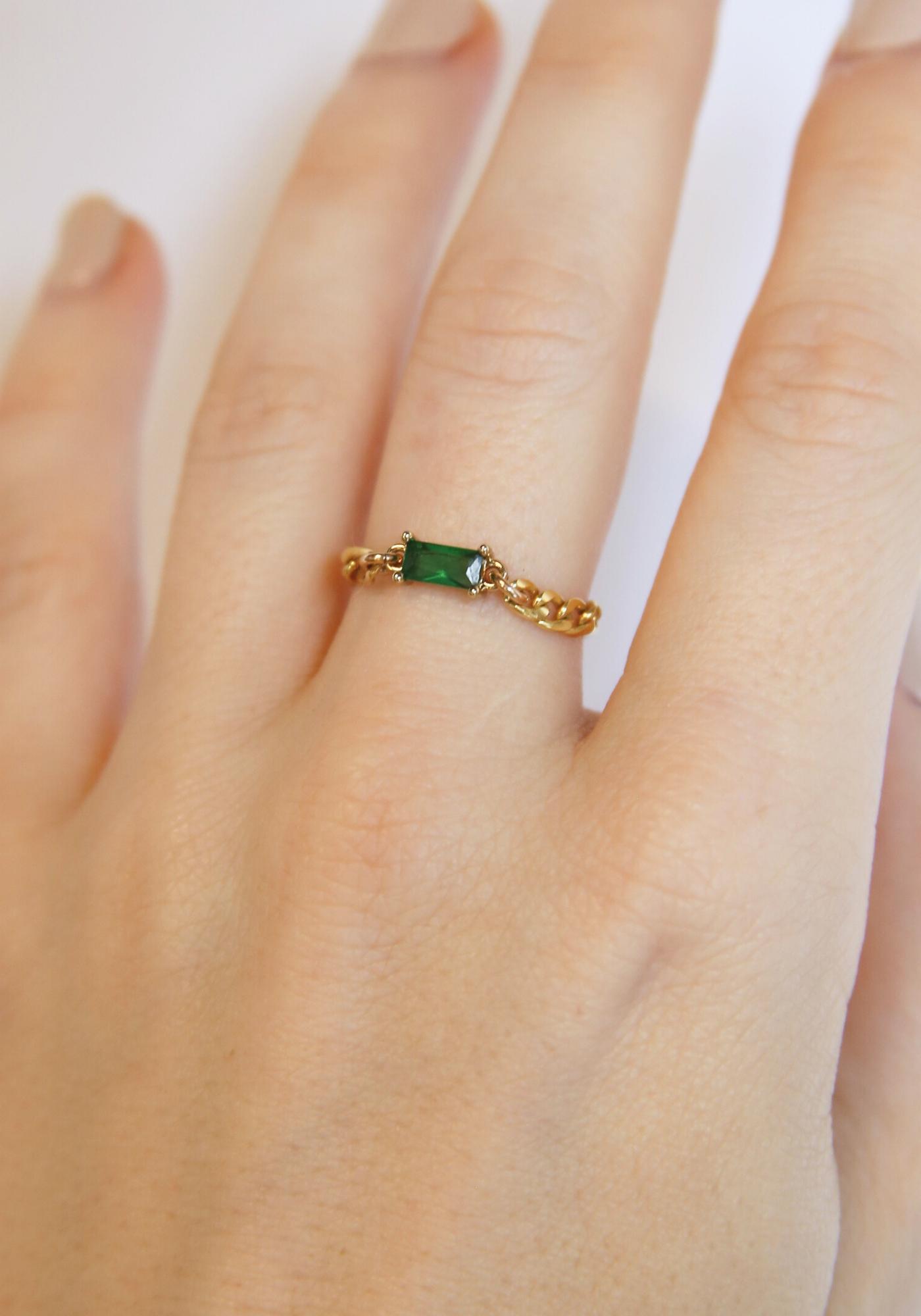 Able - Emerald Chain Ring